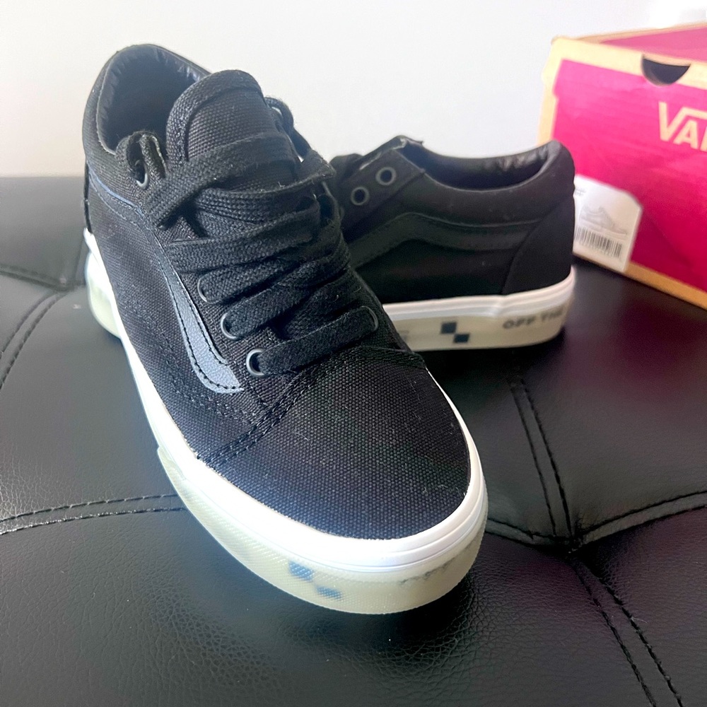 NWOT Vans Old Skool Off The Wall (OTW) Black/-Translucent Kids Shoes